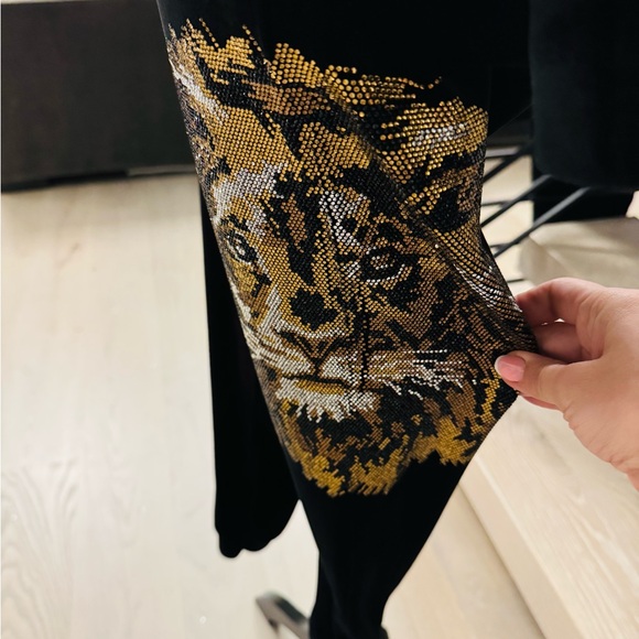 Velvet studded Lion Set in Black and Gold - Picture 3 of 7